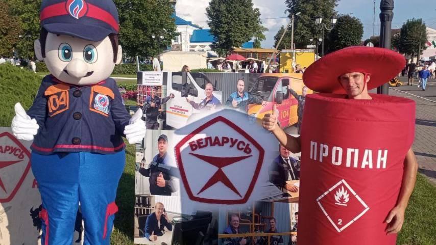 Коллектив Докшицкого РГС принял активное участие в районном конкурсе на лучшую эмблему Года качества и в праздничном шествии «30 лет под знаком качества».