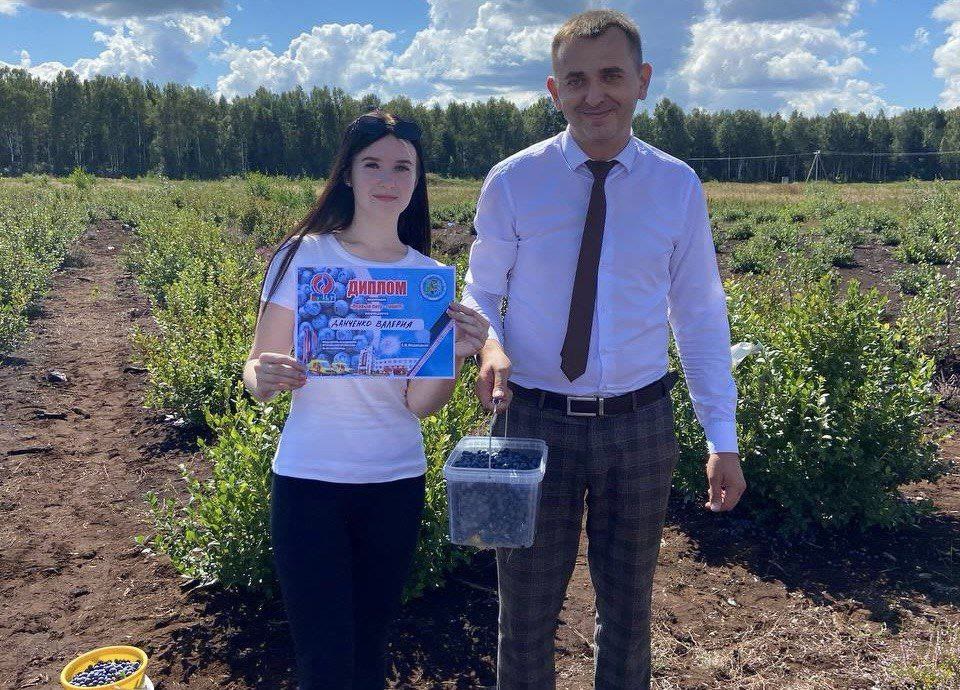 Сегодня молодежный актив ПУ «Витебскторф» представил свой проект “ГолубикаFest” по сбору голубики, в котором приняла участие молодежь из всех структурных подразделений УП «Витебскоблгаз». 