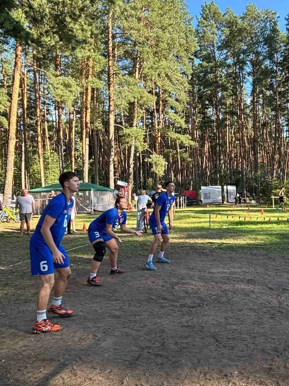 Спортсмены УП "Витебскоблгаз" в составе команды г. Витебска приняли участие в областном туристическом слёте среди работающей молодёжи. В упорной борьбе среди 17 команд они заняли почётное 3 место!!! Поздравлем наших коллег и желаем им новых побед!!!