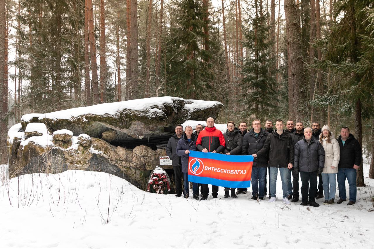 Члены трудового коллектива ПУ «Полоцкгаз» посетили музей ГУО «Клястицкая средняя школа им. Хомченовского В.А. Россонского района»