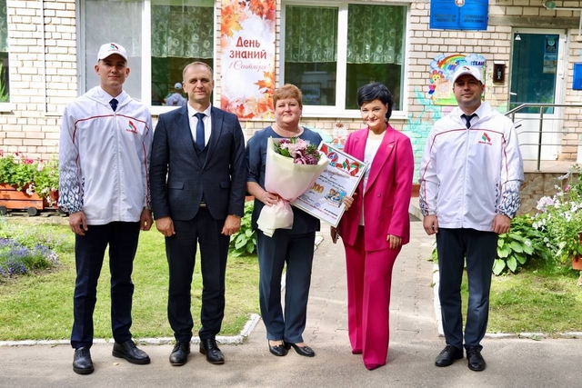 Акция "В школу с Белой Русью" продолжается.