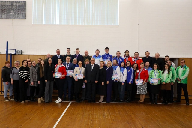 прошли соревнования по шашкам и шахматам.