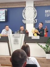  Провел практические занятия по применению средств защиты органов дыхания при задымлении (пожаре), применению первичных средств пожаротушения, а также с его участием работники провели тренировку по эвакуации из здания АБК Городокского РГС.
