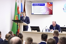  Главная и важная тема: «Выборы президента Республики Беларусь: Будущее зависит от нас». Александр Васильевич ознакомил сотрудников с предстоящими выборами Президента Республики Беларусь, которые состоятся 26 января 2025 года, также предоставил информацию о сроках сбора подписей, подробно осветил этапы выдвижения и регистрации кандидатов.