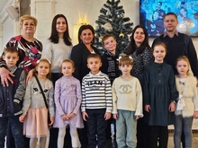 ». Это удивительное представление собрало детей сотрудников нашего предприятия, даря им бесконечное множество положительных эмоций и волшебное предвкушение новогодних праздников. Словно светлые искорки, которые оживляли атмосферу зал, смех и радость юных зрителей наполнили пространство, создавая атмосферу чудес и сказочных превращений.
