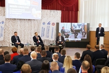 Впервые совещание проходило в формате видеоконференцсвязи, в которой приняли участие более 200 специалистов предприятия.